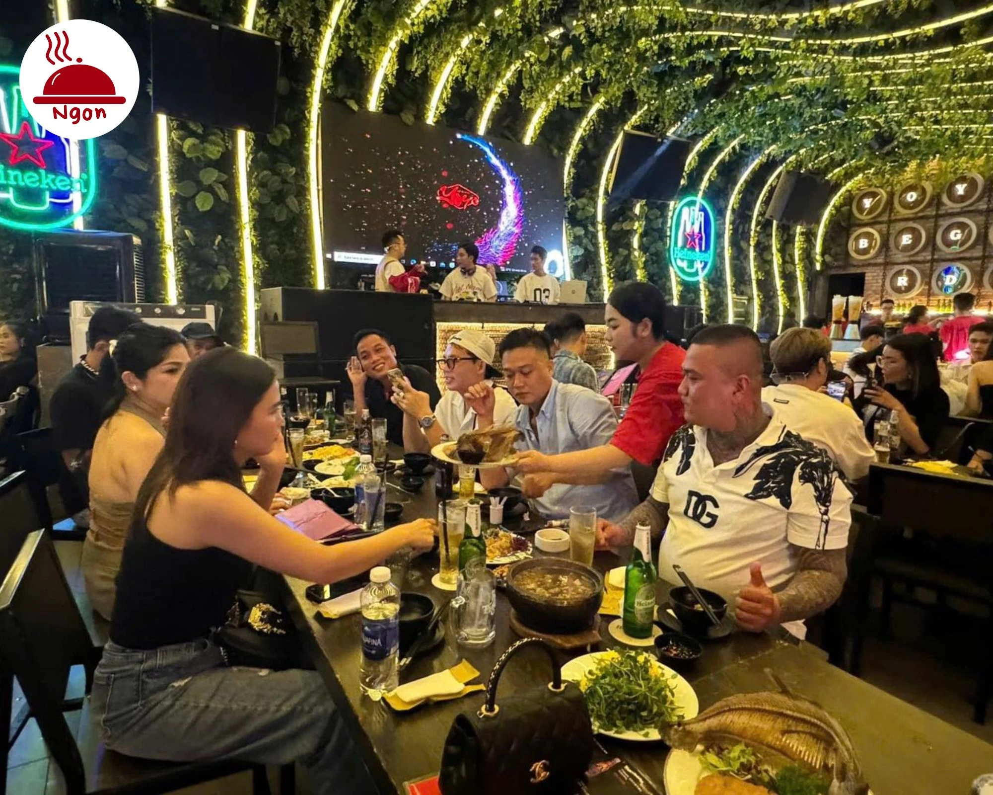 Không chỉ là bữa ăn, Yoyo Central mang đến trải nghiệm giải trí và ẩm thực cao cấp ngay trung tâm Sài Gòn