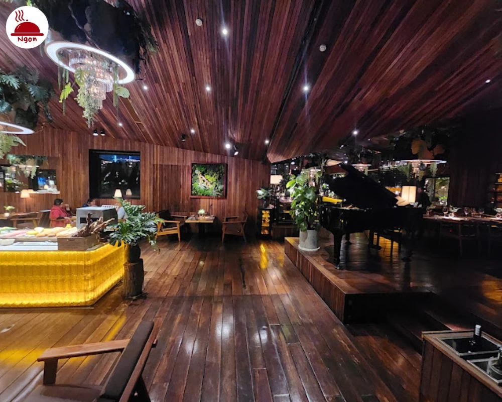 Không gian sang trọng đăng cấp phù hợp cho các bữa tiệc liên hoan, hẹn hò tại nhà hàng The Log