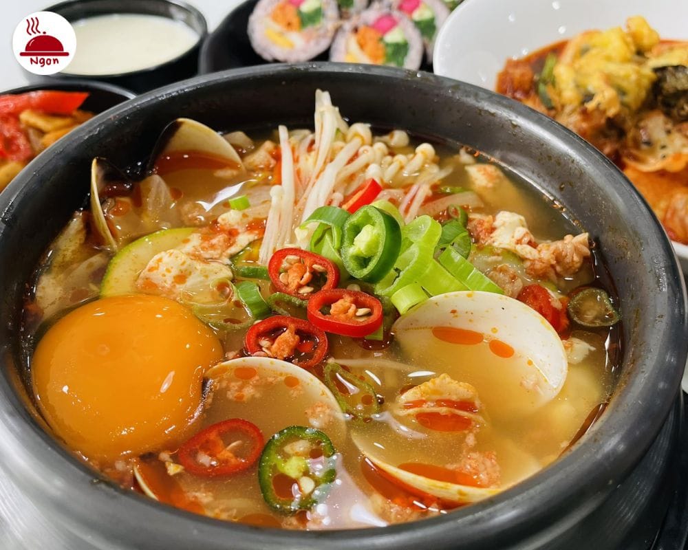 Súp Đậu Phụ Cay Hàn Quốc