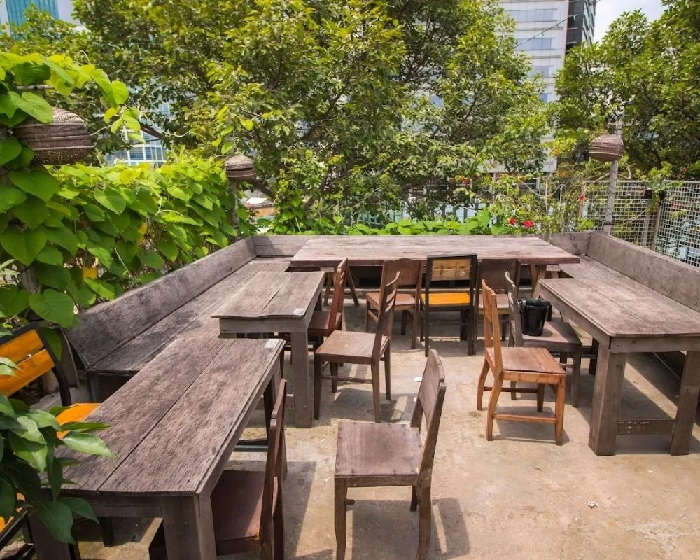 Không gian thoáng mát, sạch sẽ tại Quán ăn Moutain Retreat