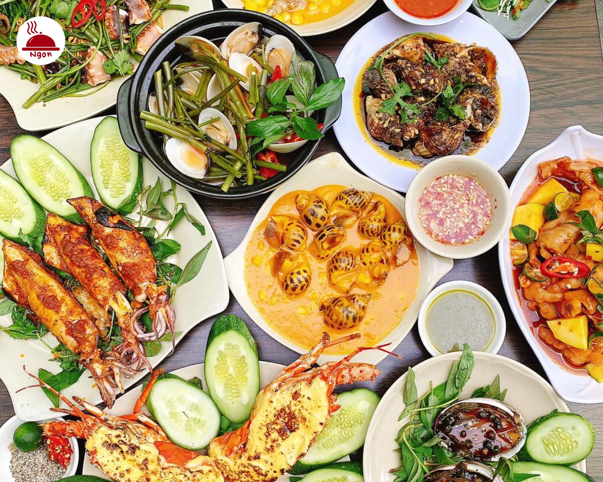 Bàn đầy ắp hải sản tươi ngon tại Quán hải sản Gò Vấp Ốc Lắc Cô Mai