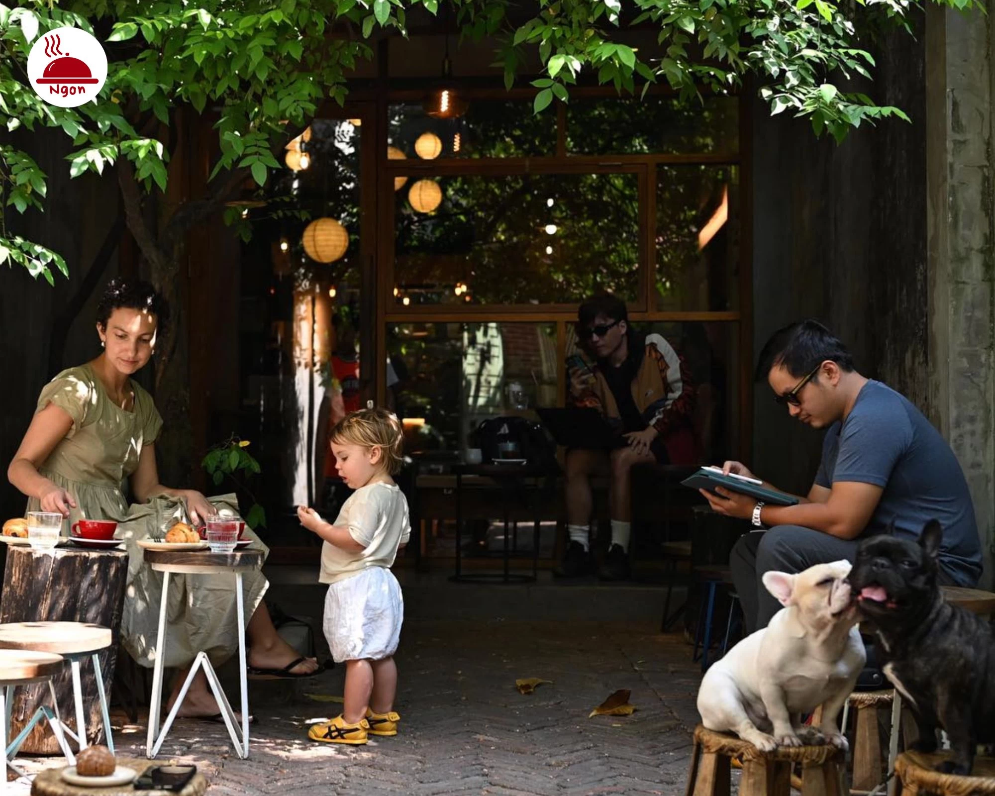 Cafe Slow - đúng như tên gọi, là nơi để bạn "chậm lại" giữa cuộc sống hối hả