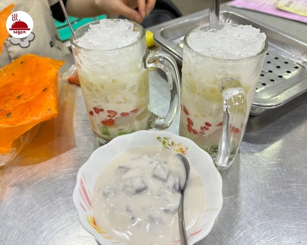Chè thập cẩm tại quán chè Mỹ
