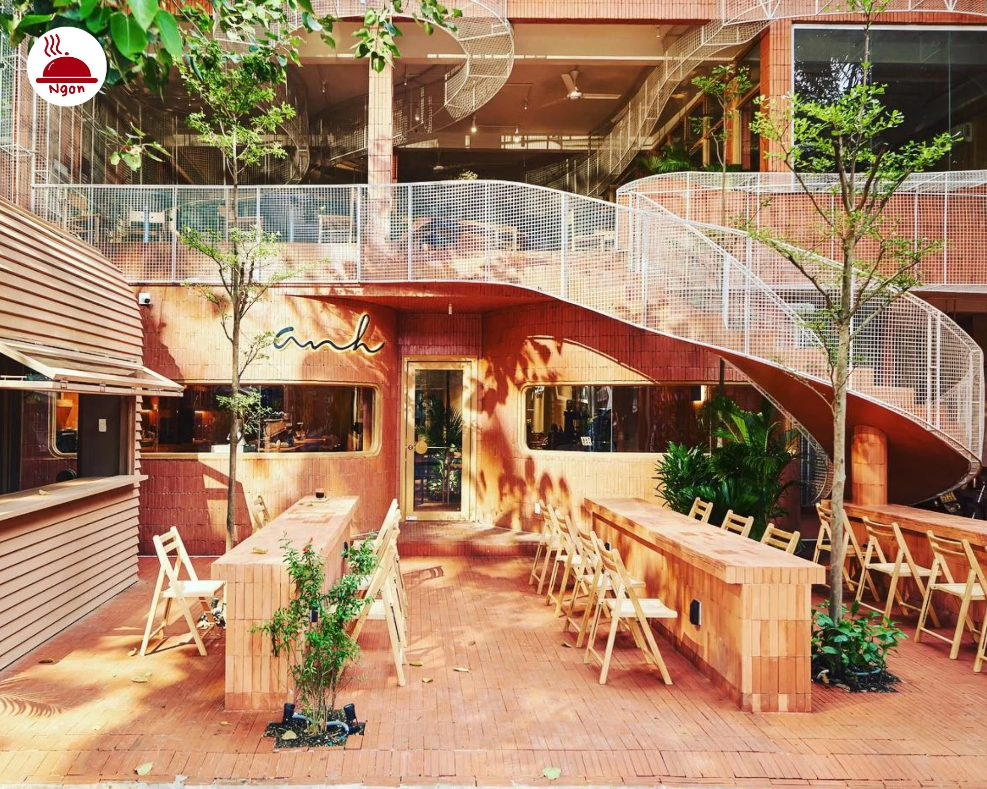 Choáng ngợp trước kiến trúc độc đáo của Anh Coffee Roastery!