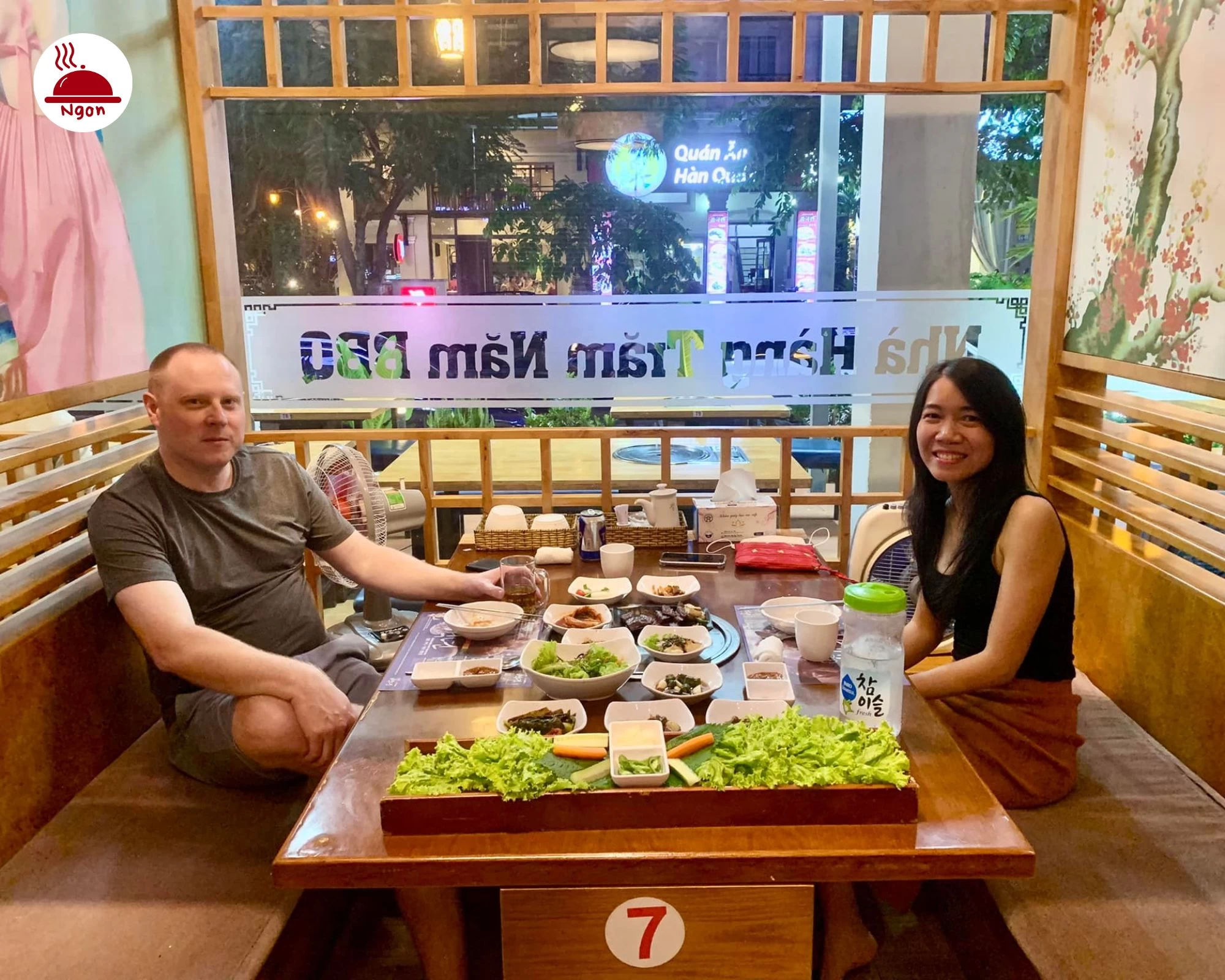 Không khí thoải mái và các món ăn hấp dẫn tại Nhà hàng Trăm Năm BBQ