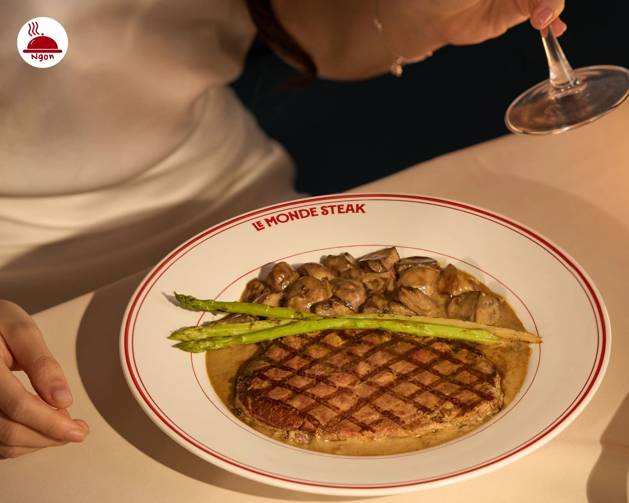 Thưởng thức beefsteak chuẩn vị Pháp tại Le Monde Steak - một trong những quán beefsteak Quận 3 đáng thử nhất