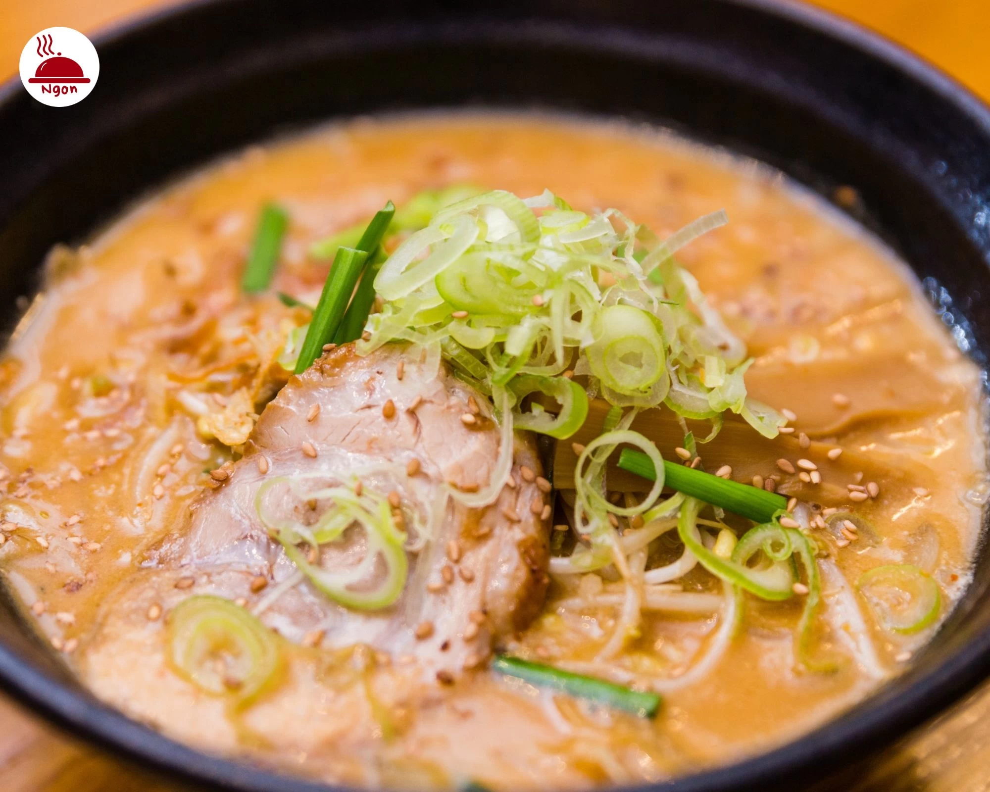 Tô Miso Ramen đậm đà với nước dùng đặc trưng tại 味噌麺 千蔵 Miso Chikura Thao Dien