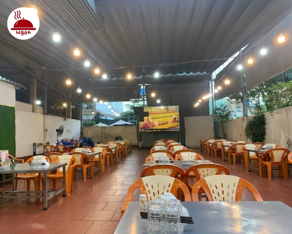 Quán lẩu bò quận 9 Lẩu Bò Anh Ba có không gian rộng rãi, thoải mái