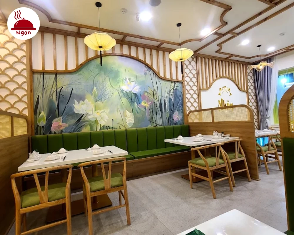 Không gian quán Chay Nhân Duyên được trang trí đẹp mắt, tinh tế
