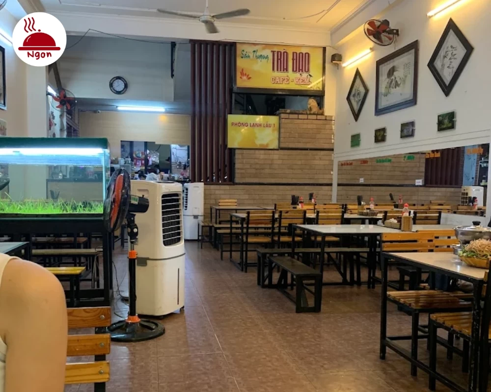 Không gian sạch sẽ, mộc mạc của quán lẩu chay Thiền Tâm Sài Gòn