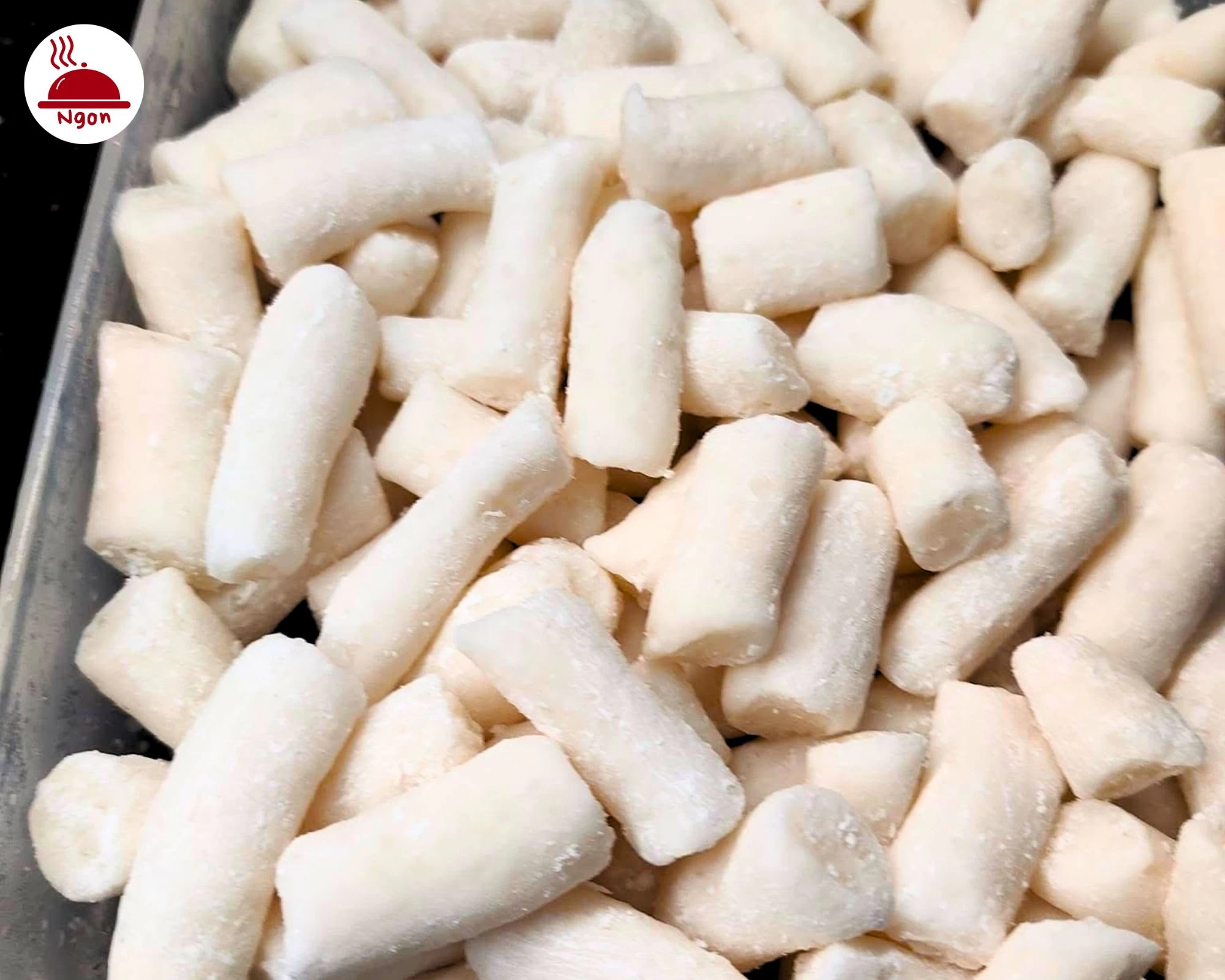 Bánh gạo đã cắt miếng, nguyên liệu chính để làm Tokbokki Hàn Quốc