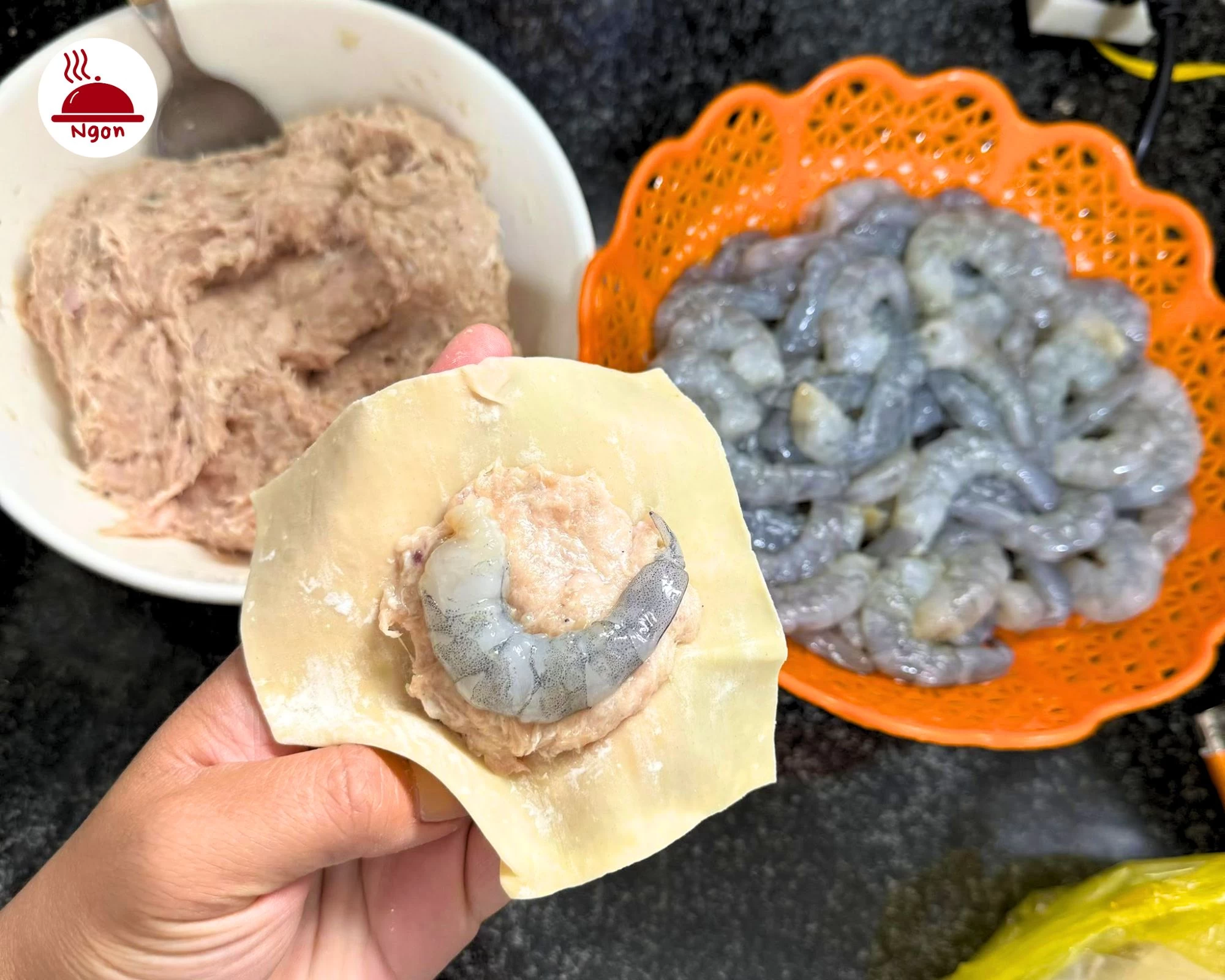 Bí quyết cách làm món sủi cảo Trung Quốc nằm ở sự hài hòa của nhân tôm thịt