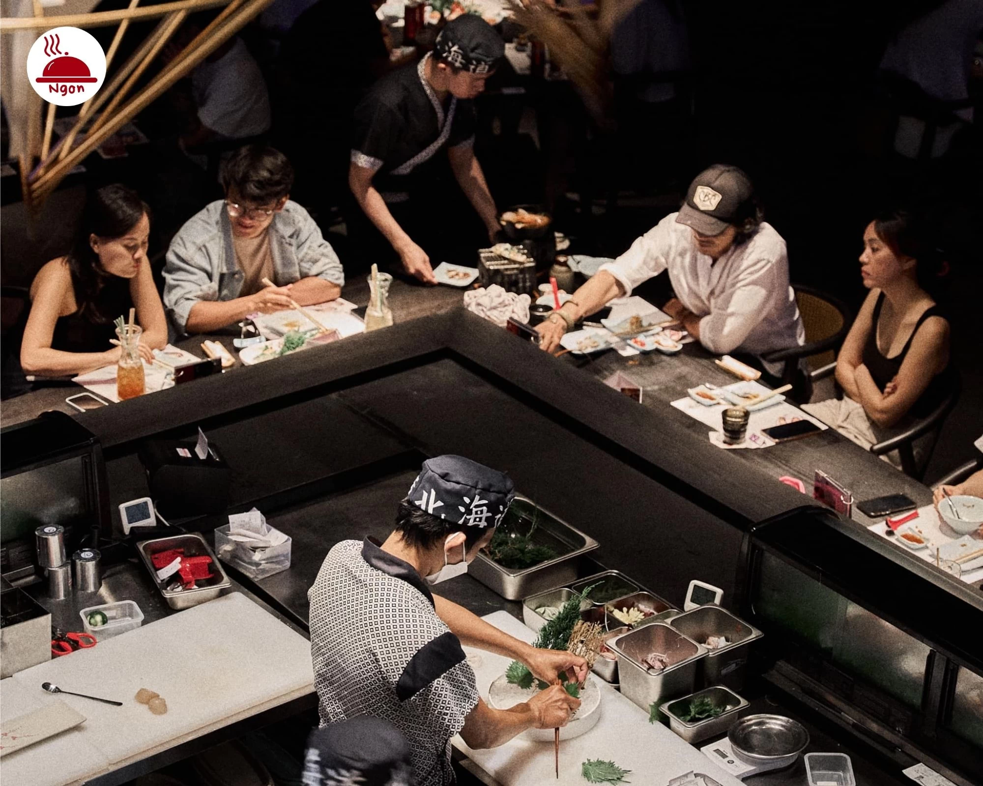 Đầu bếp tài hoa chế biến món ăn ngay trước mắt thực khách tại Sushi Hokkaido Sachi