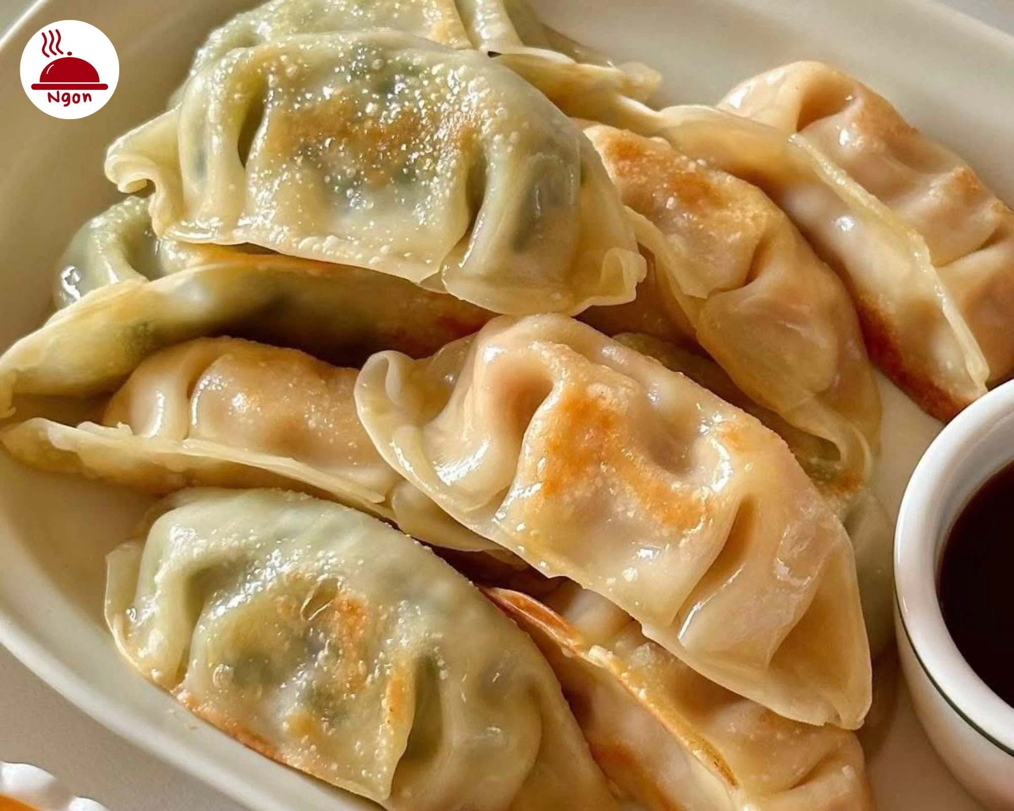 Đĩa bánh mandu trông ngon mắt
