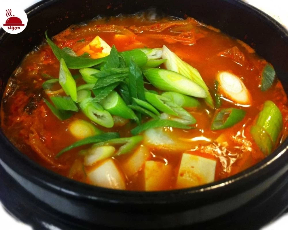 Nấu canh kim chi thịt bò