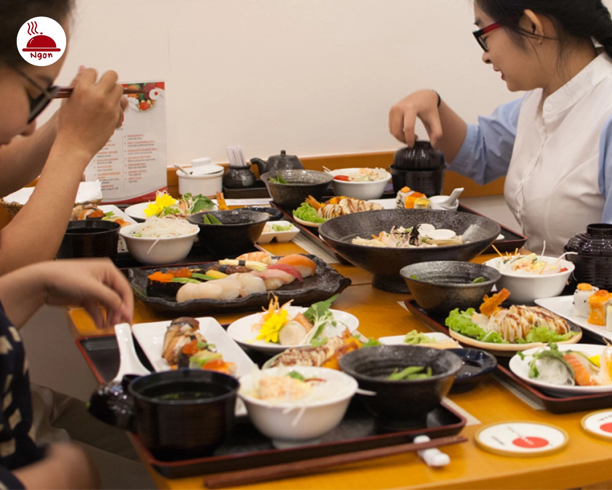 Thưởng thức bữa ăn ấm cúng cùng bạn bè tại Tokyo Deli