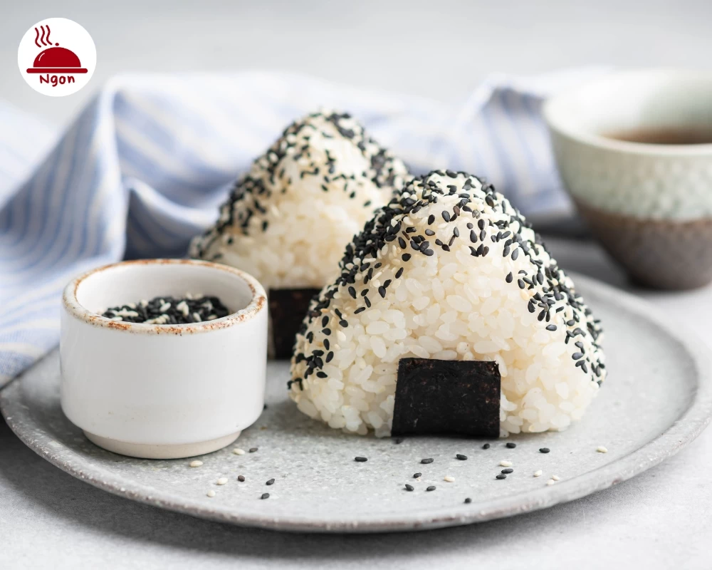 Món ăn truyền thống Nhật Bản - cơm nắm Onigiri