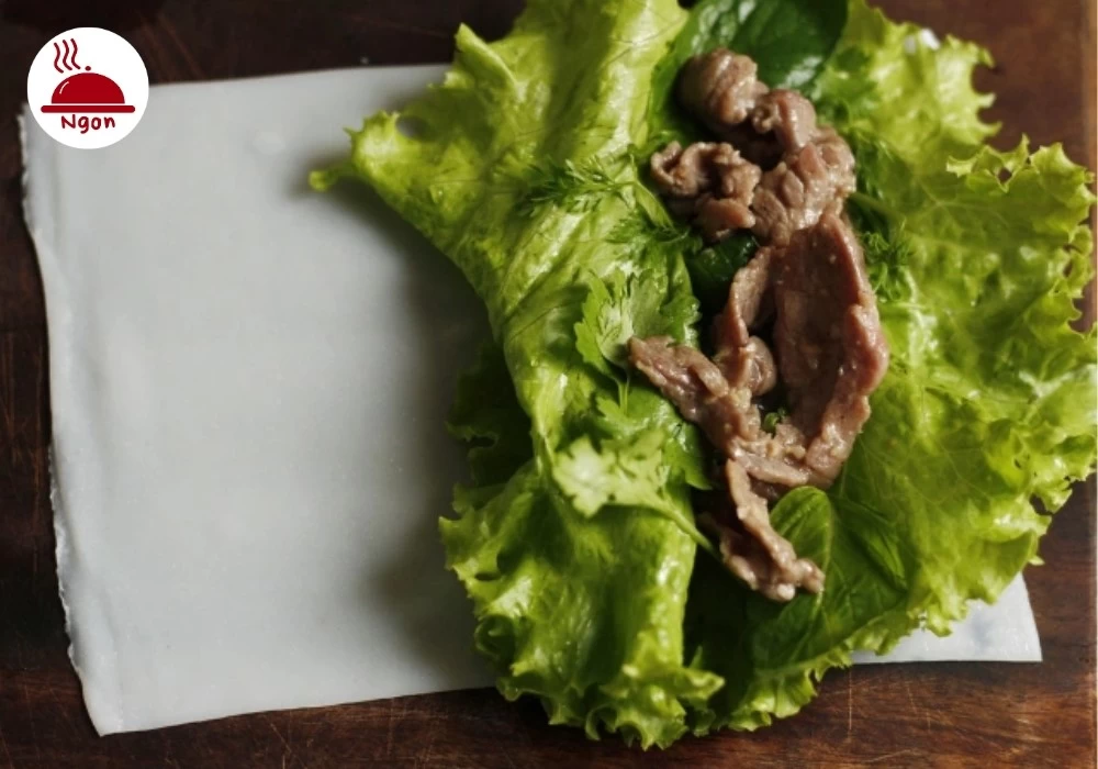 Cuốn phở chặt lại