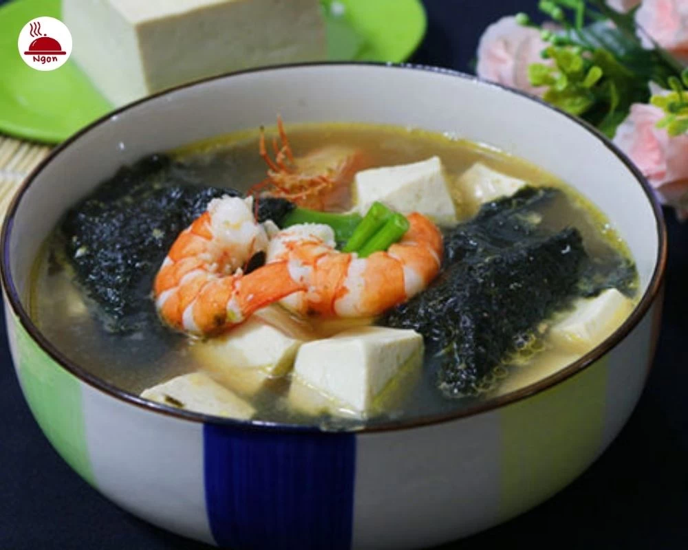 Canh rong biển Hàn Quốc với tôm