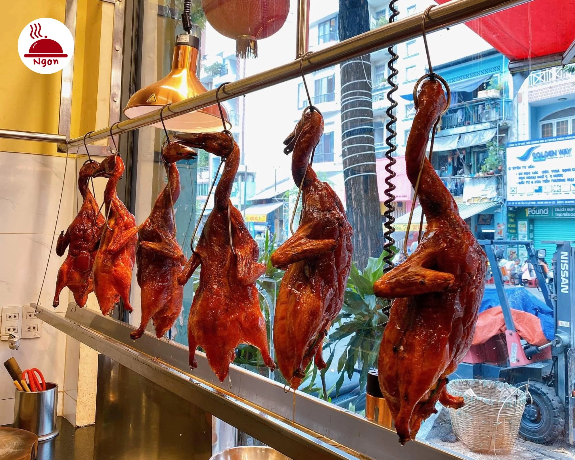 Đại Quang Minh, nơi cho ra đời những con vịt quay Bắc Kinh vàng óng, giòn rụm