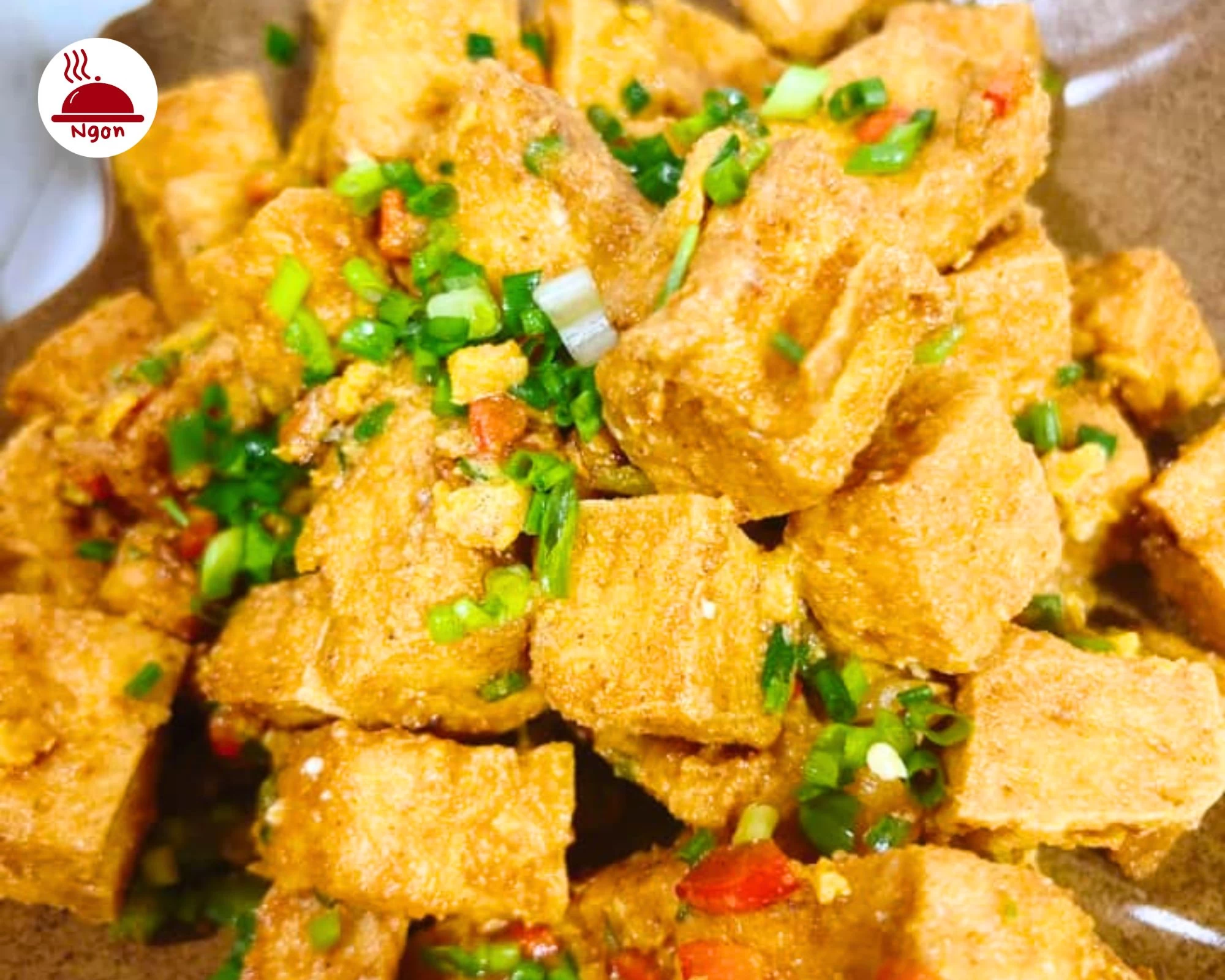Đậu hũ trứng muối sốt bơ tỏi, món ăn lạ miệng, bắt cơm