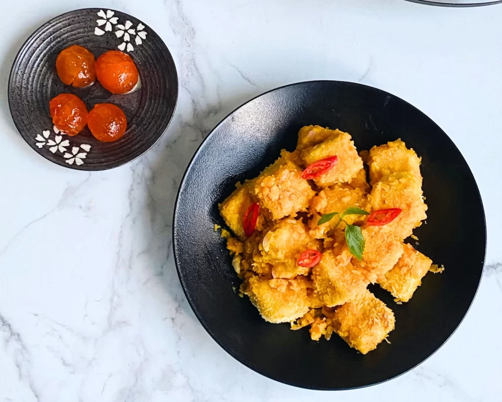 Hướng Dẫn Làm Món Đậu Chiên Trứng Muối Đơn Giản Tại Nhà