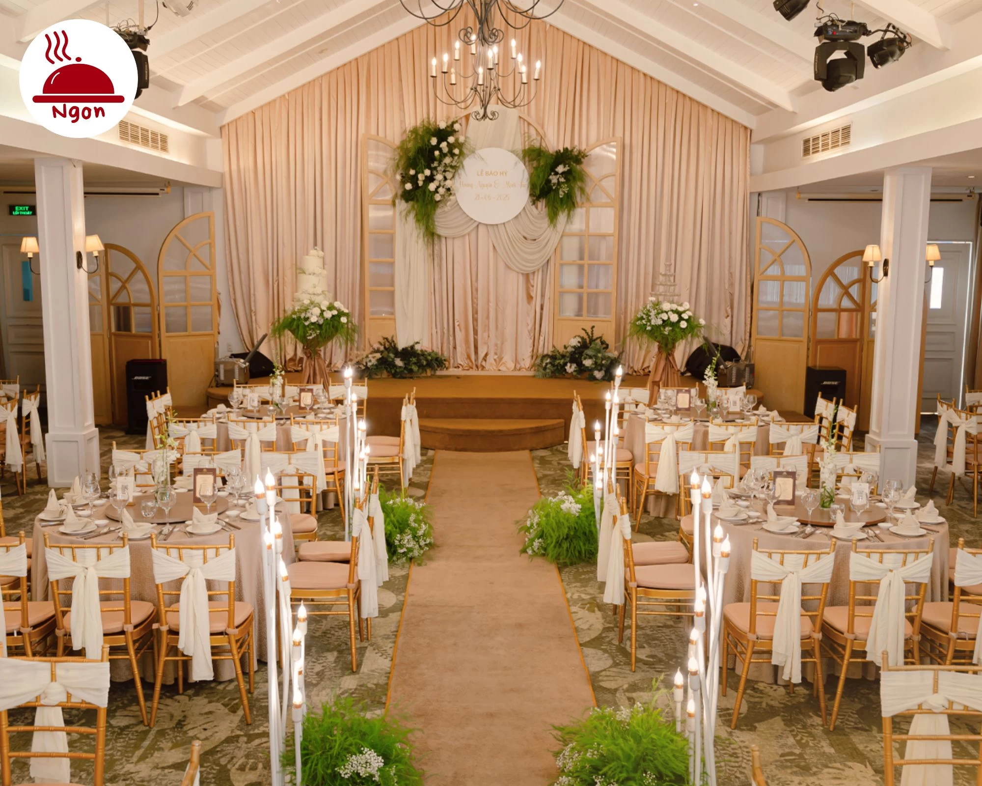 Sảnh tiệc được trang trí sang trọng, ấm cúng tại Gala Royale, địa điểm lý tưởng cho ngày trọng đại