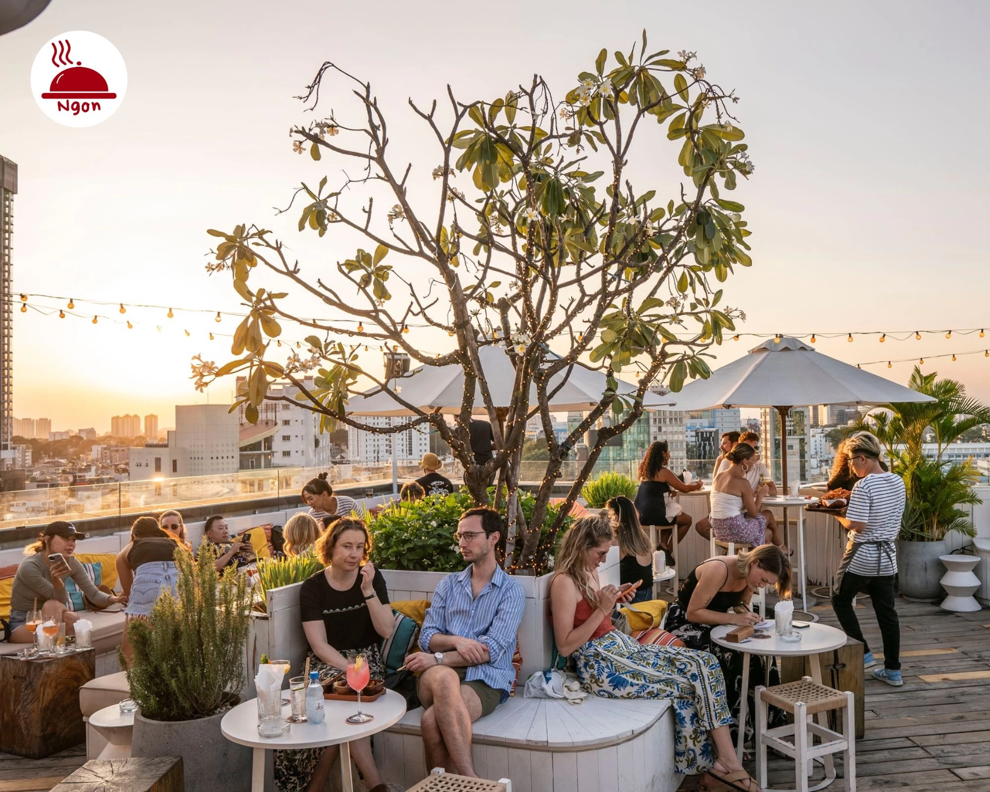 Tận hưởng khoảnh khắc thư giãn tại nhà hàng rooftop quận 1 Sài Gòn Banana Mama