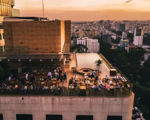 Top 10 Nhà hàng rooftop Sài Gòn view đẹp, sang trọng