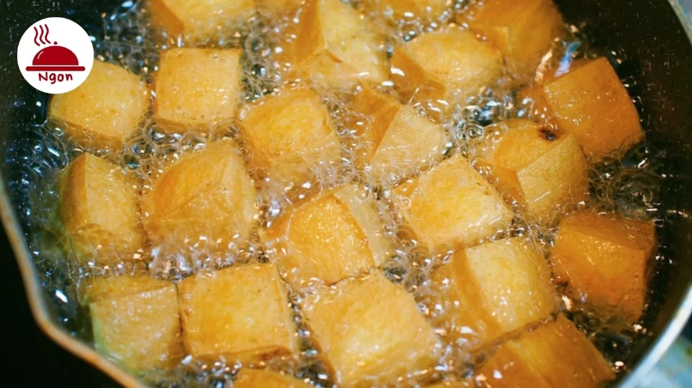 Chiên đậu hũ vàng đều các mặt