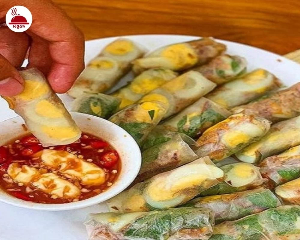 Bánh tráng cuốn sốt me