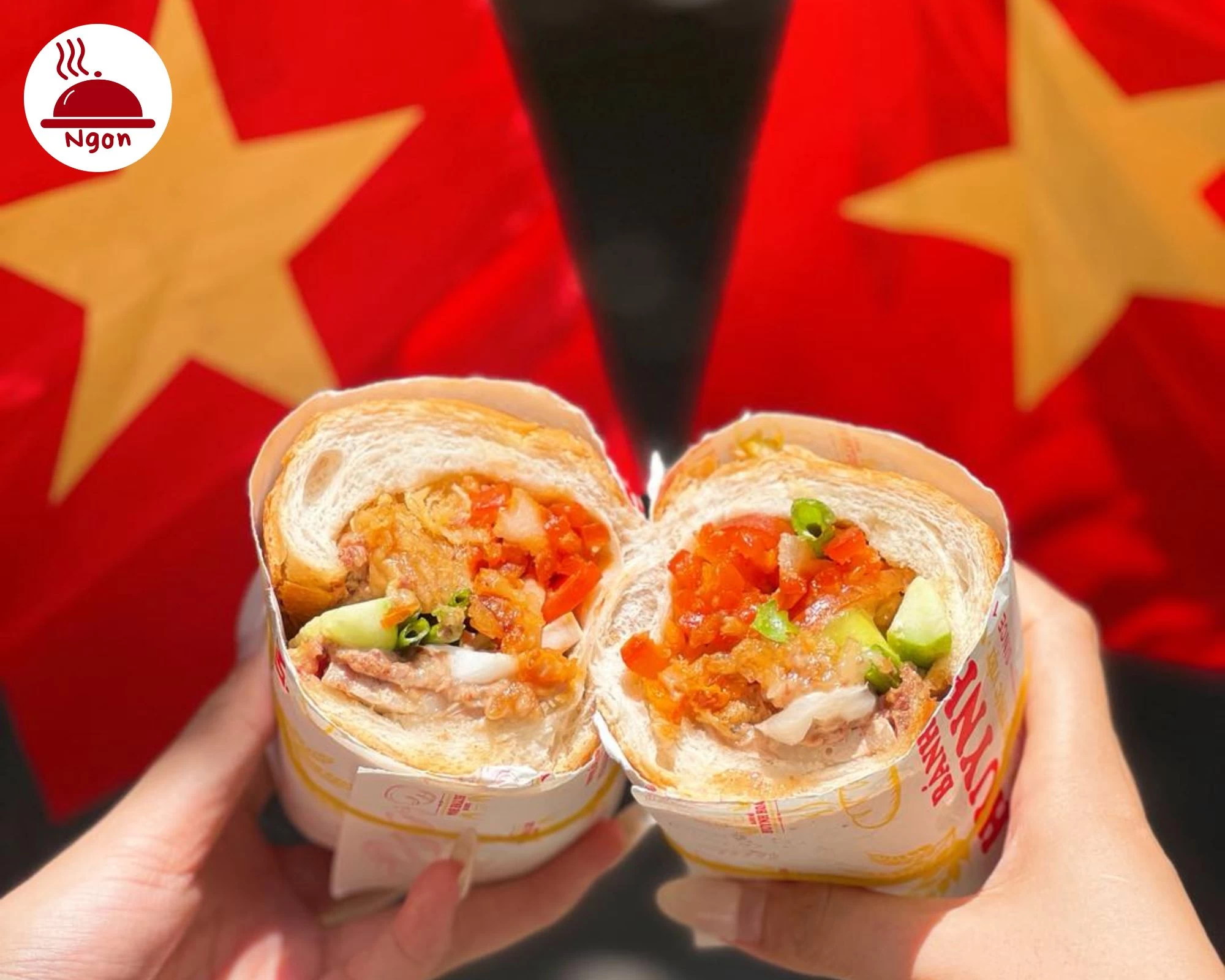 Bánh mì Sài Gòn Huynh Hoa - một ổ bánh mì đầy ắp nhân, có chả, thịt và rau củ