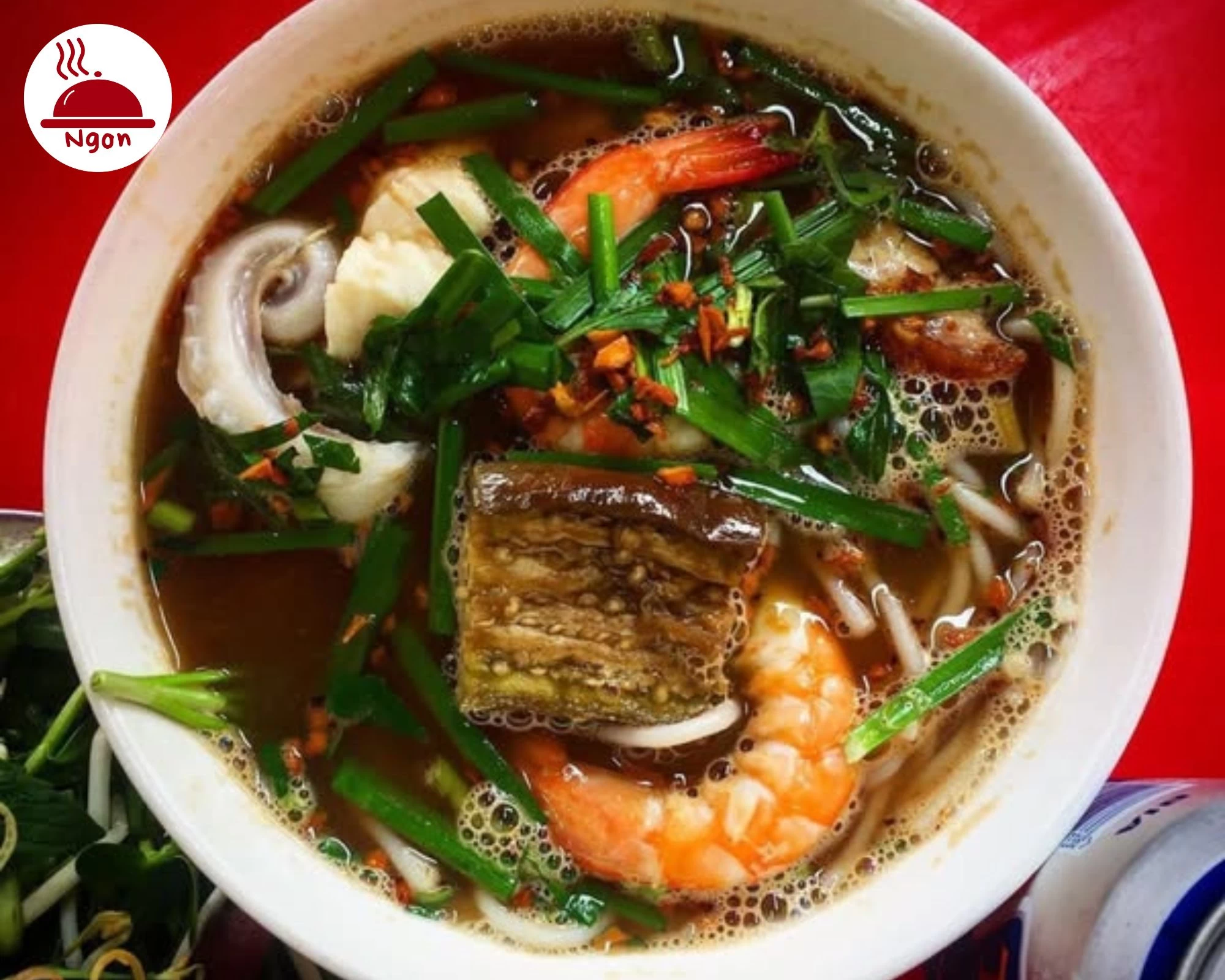 Bún mắm Sài Gòn 444, tô bún mắm đậm đà với tôm, mực, chả, thịt quay và rau