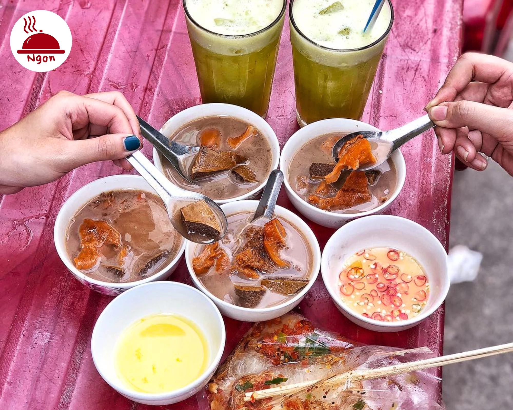 Phá lấu Sài Gòn cốt dừa độc đáo của Chị Thục, mang đến hương vị béo béo, thơm thơm, khác biệt hoàn toàn. Món này phải thử một lần!