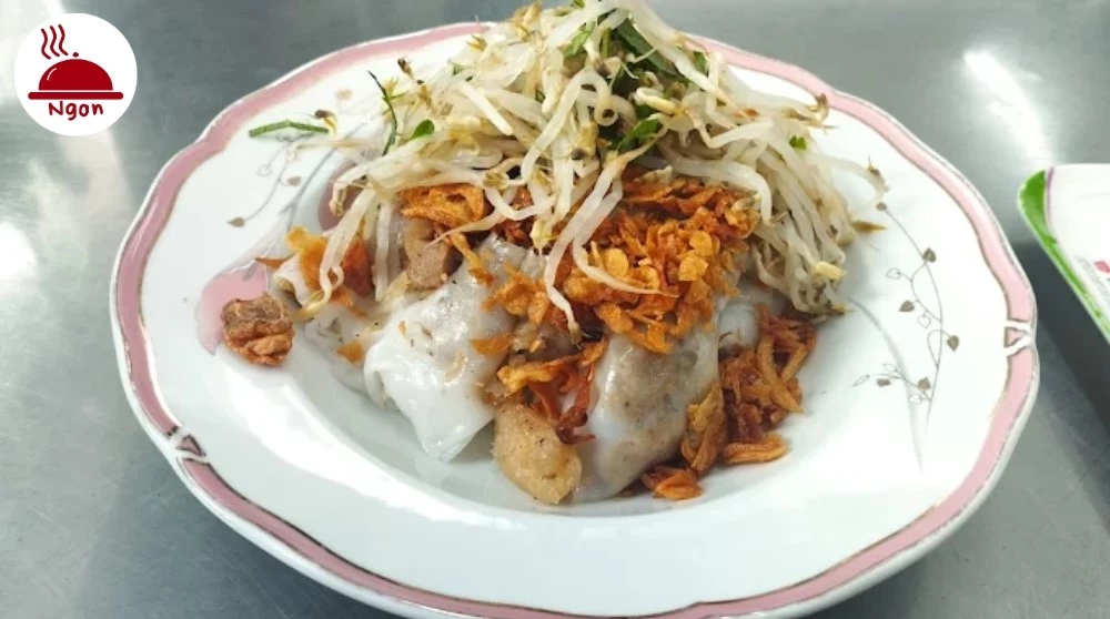 Món bánh cuốn nóng của quán Bánh Cuốn Tây Hồ 127