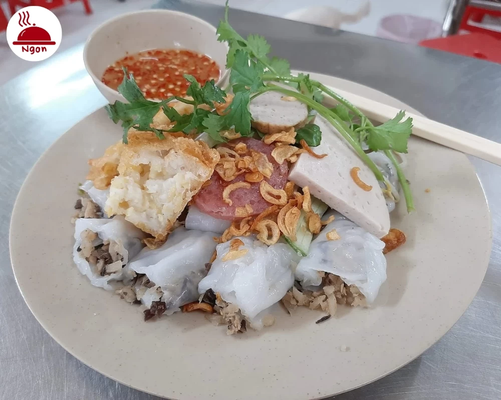 Món bánh cuốn nóng của quán Bánh Cuốn Thanh Nhàn