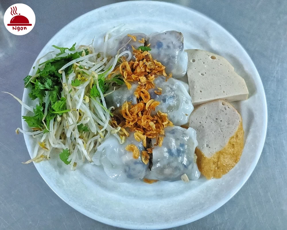 Món bánh cuốn nóng của quán Bánh Cuốn Thiên Hương