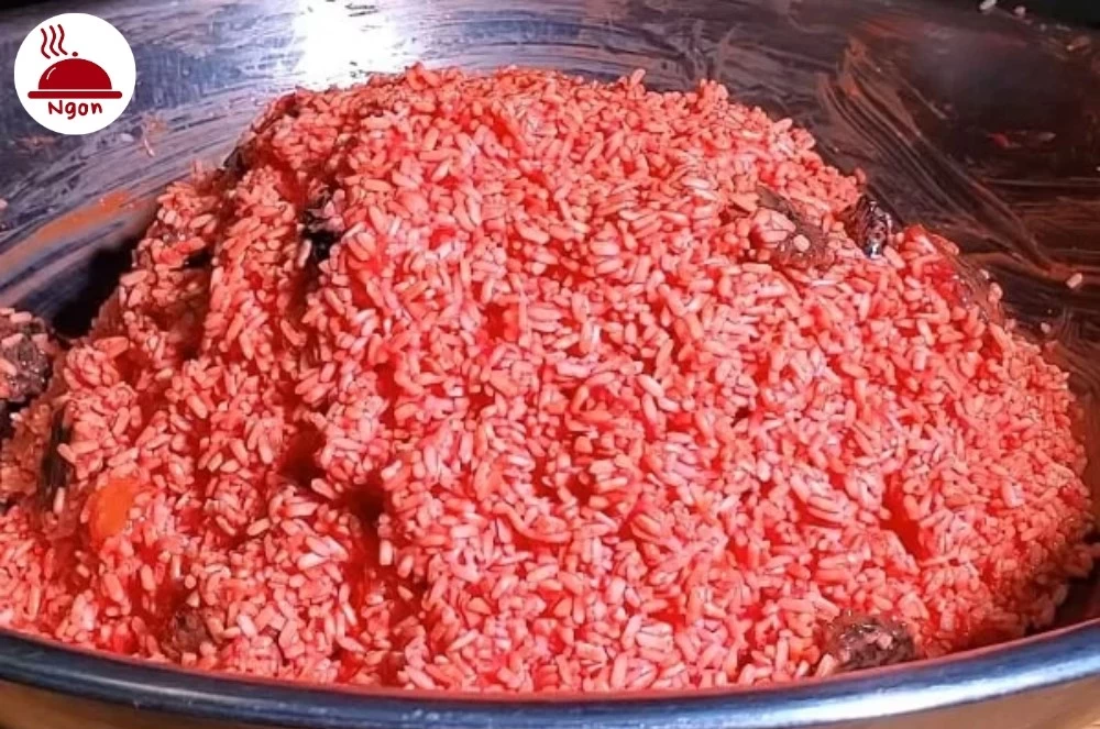 Trộn gấc và nếp lại với nhau