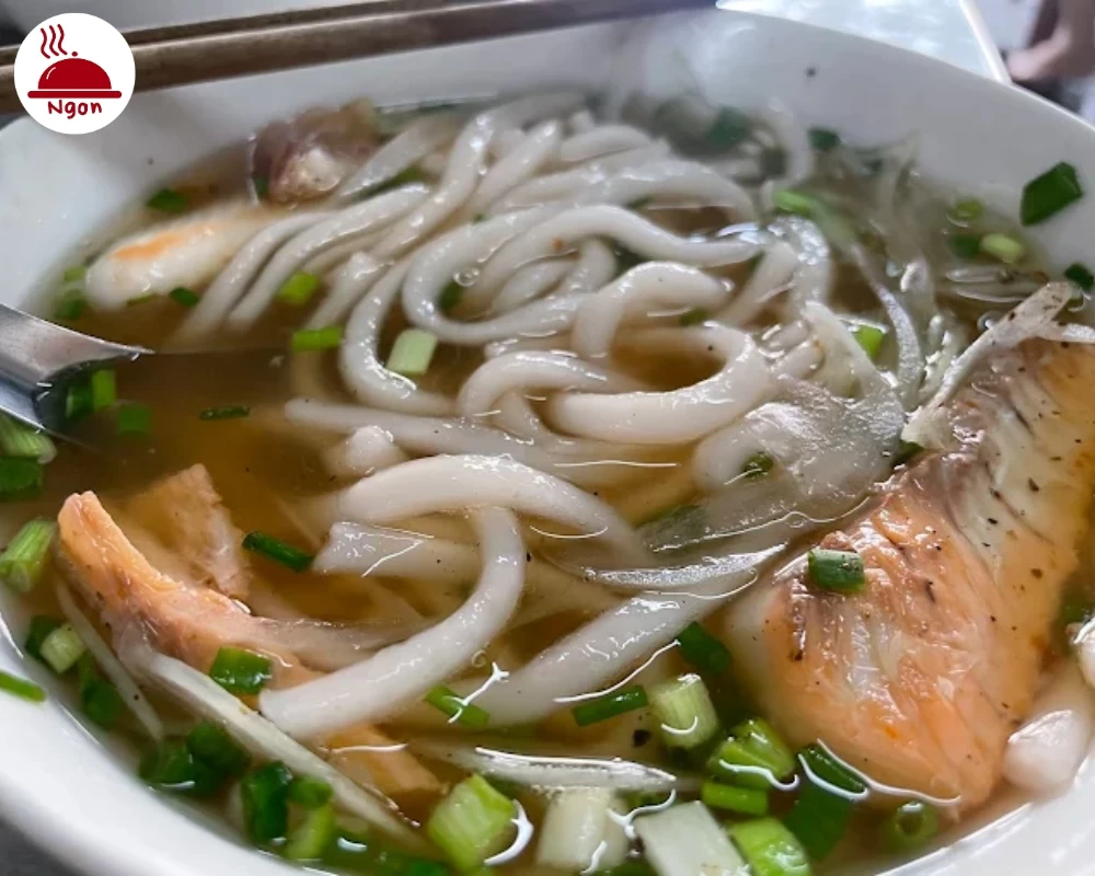 Tô bánh canh cá lóc của quán bánh canh cá lóc Đông Hà