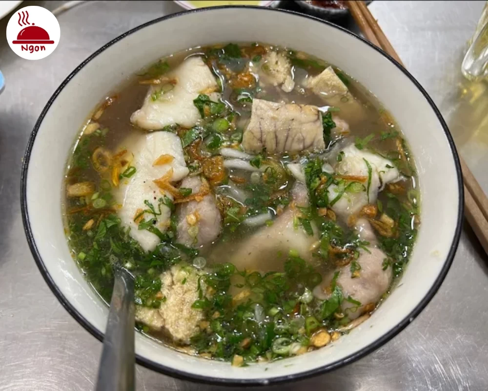 Tô bánh canh cá lóc của quán bánh canh cá lóc Huế