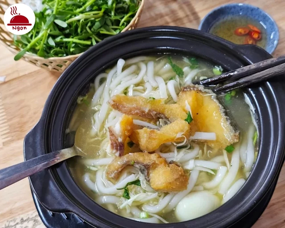 Tô bánh canh cá lóc của quán bánh canh cá lóc Vũ