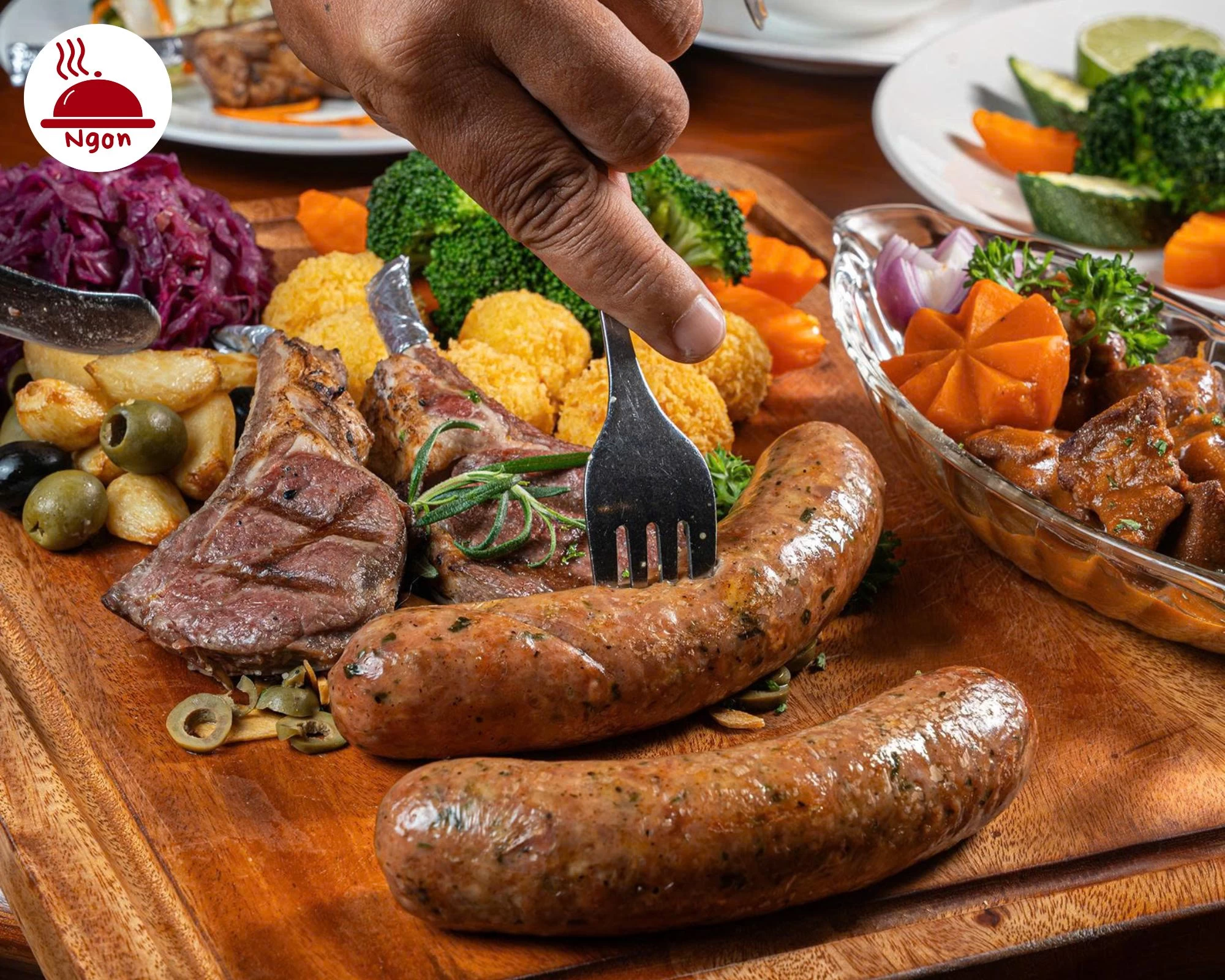 Lòng cừu, xúc xích và bia lạnh. Trải nghiệm ẩm thực Đức đích thực tại Gartenstadt Restaurant!