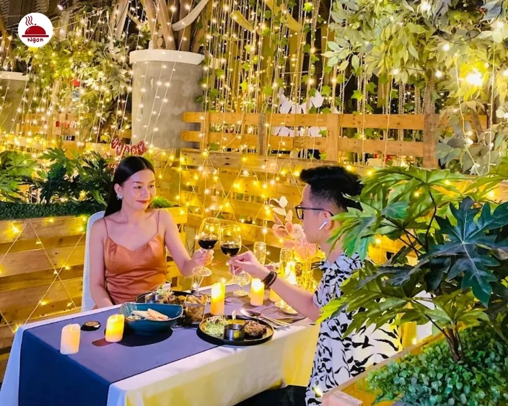 Thưởng thức bữa tiệc sinh nhật dưới ánh sáng lung linh của nhà hàng Mars Venus