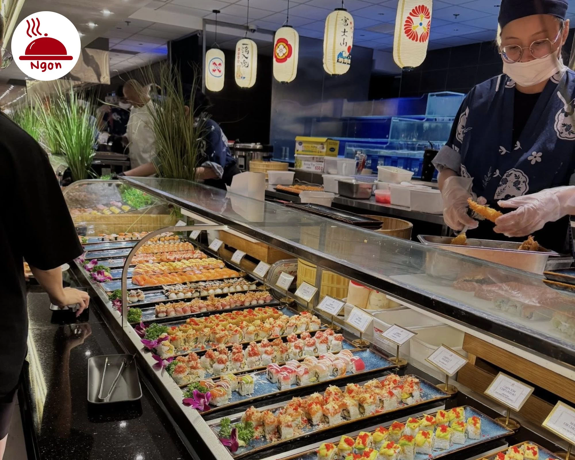 Quầy Sushi & Sashimi tươi ngon, chế biến trực tiếp tại Buffet Cửu Vân Long Riverside Thủ Đức