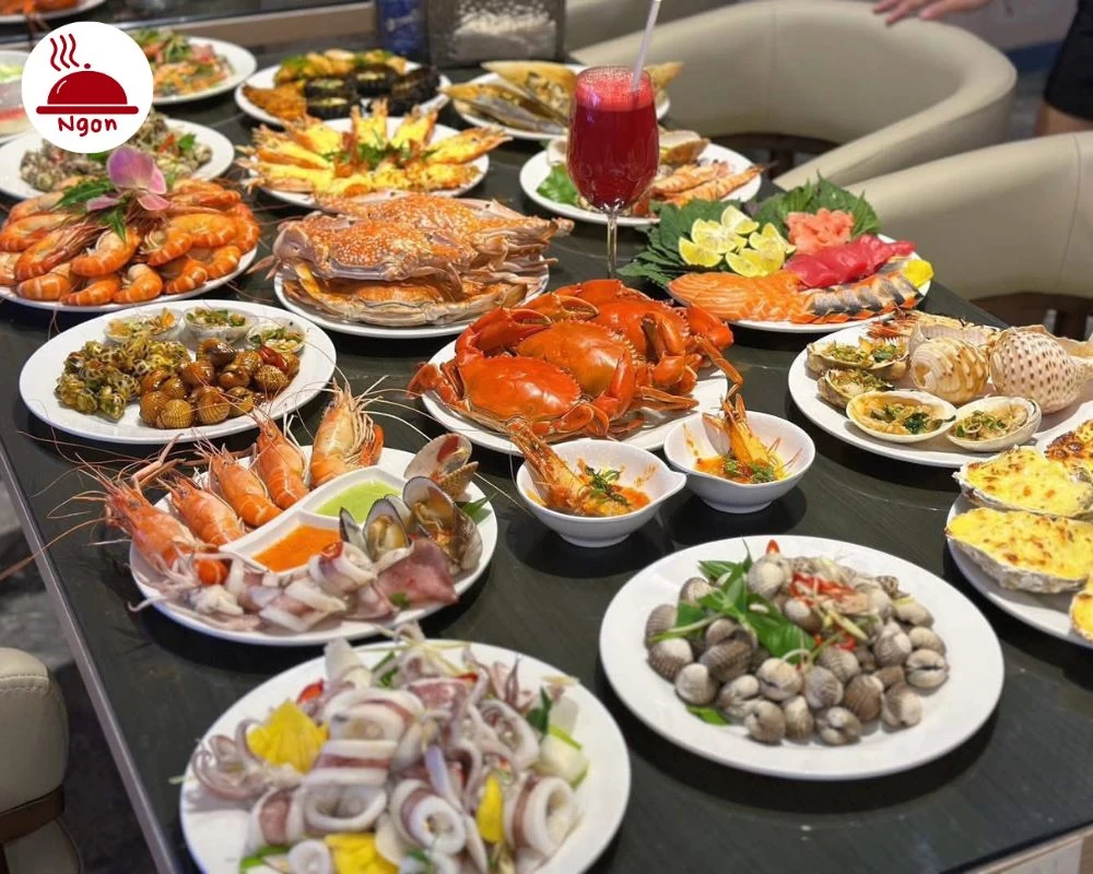 Thỏa sức thưởng thức hơn 200 món hải sản và ẩm thực quốc tế trong menu Buffet Cửu Vân Long.