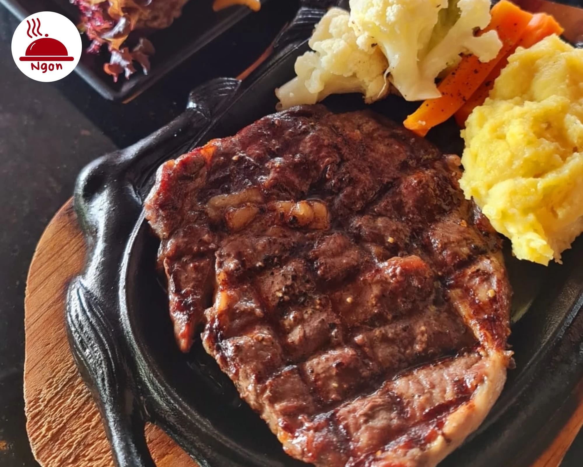 Thưởng thức Wagyu và hải sản tươi ngon trong không gian Âu ấm cúng. Chọn Kobe Bistro cho bữa tiệc nhà hàng 5 sao TPHCM hoàn hảo