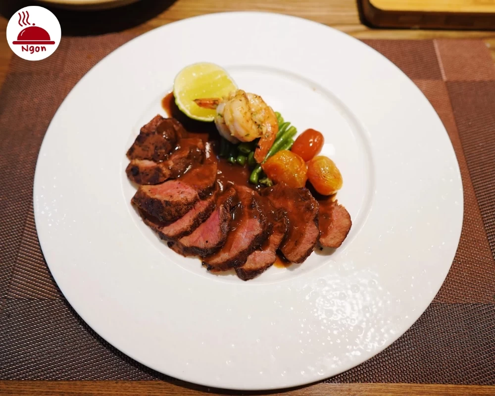 Món bò bít tết của quán beefsteak ngon ở Sài Gòn - Le Monde Steak