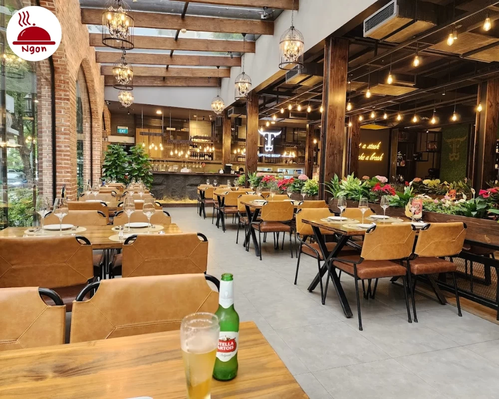 Quán beefsteak ngon ở Sài Gòn - Steak Love được decor theo phong cách cổ điển