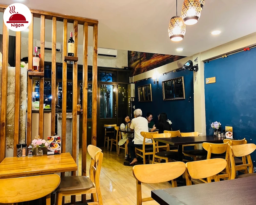 Không gian nhỏ xinh của nhà hàng Sweet & Salt Factory