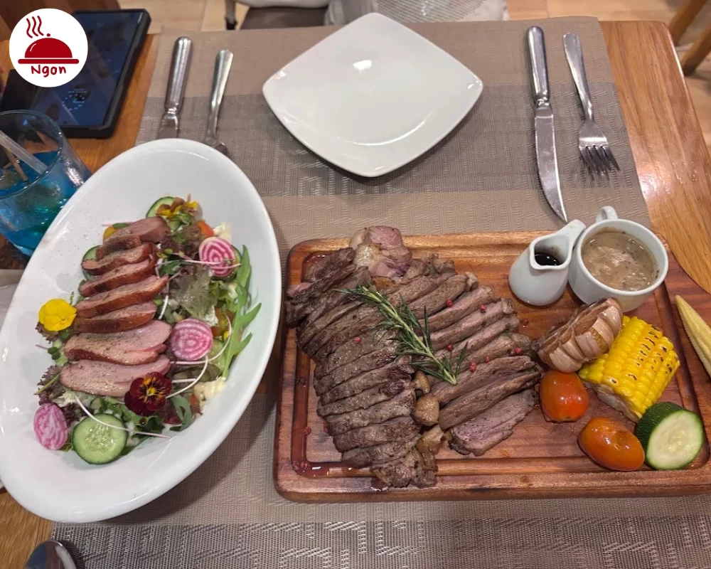 Món beefsteak của nhà hàng Sweet & Salt Factory